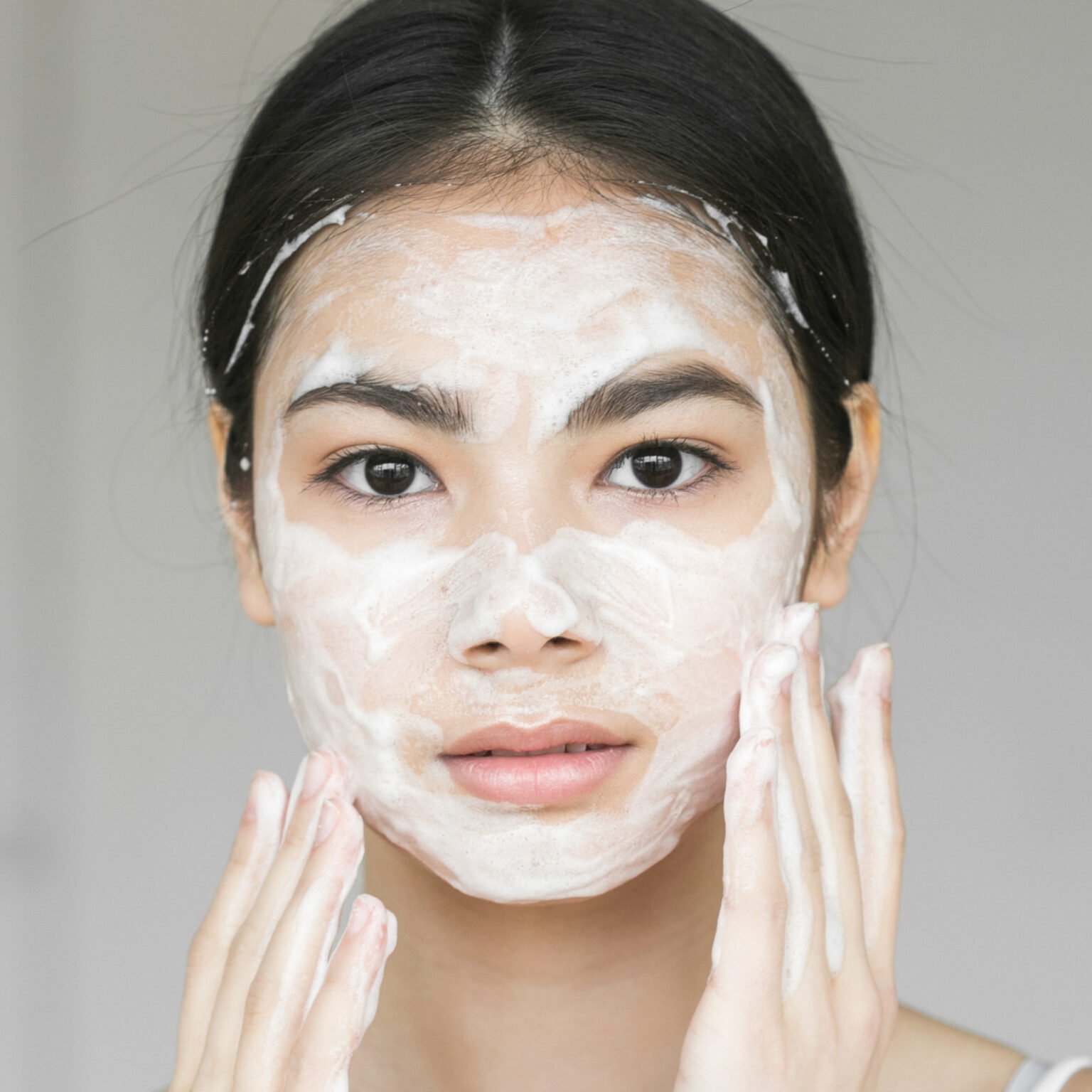 How to Tell the Difference Between Oily and Combination Skin